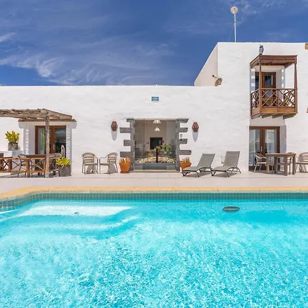 Cuarto Botanico - Shared Pool - Island Location - 10 Mins Drive To Famara And La Santa *