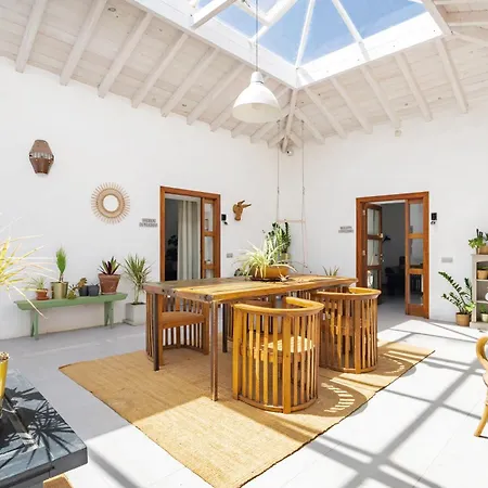 Cuarto Botanico - Shared Pool - Island Location - 10 Mins Drive To Famara And La Santa