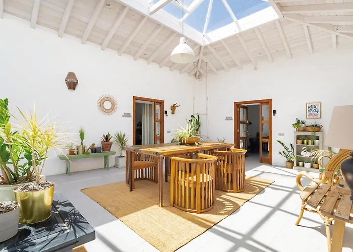 Cuarto Botanico - Shared Pool - Island Location - 10 Mins Drive To Famara And La Santa